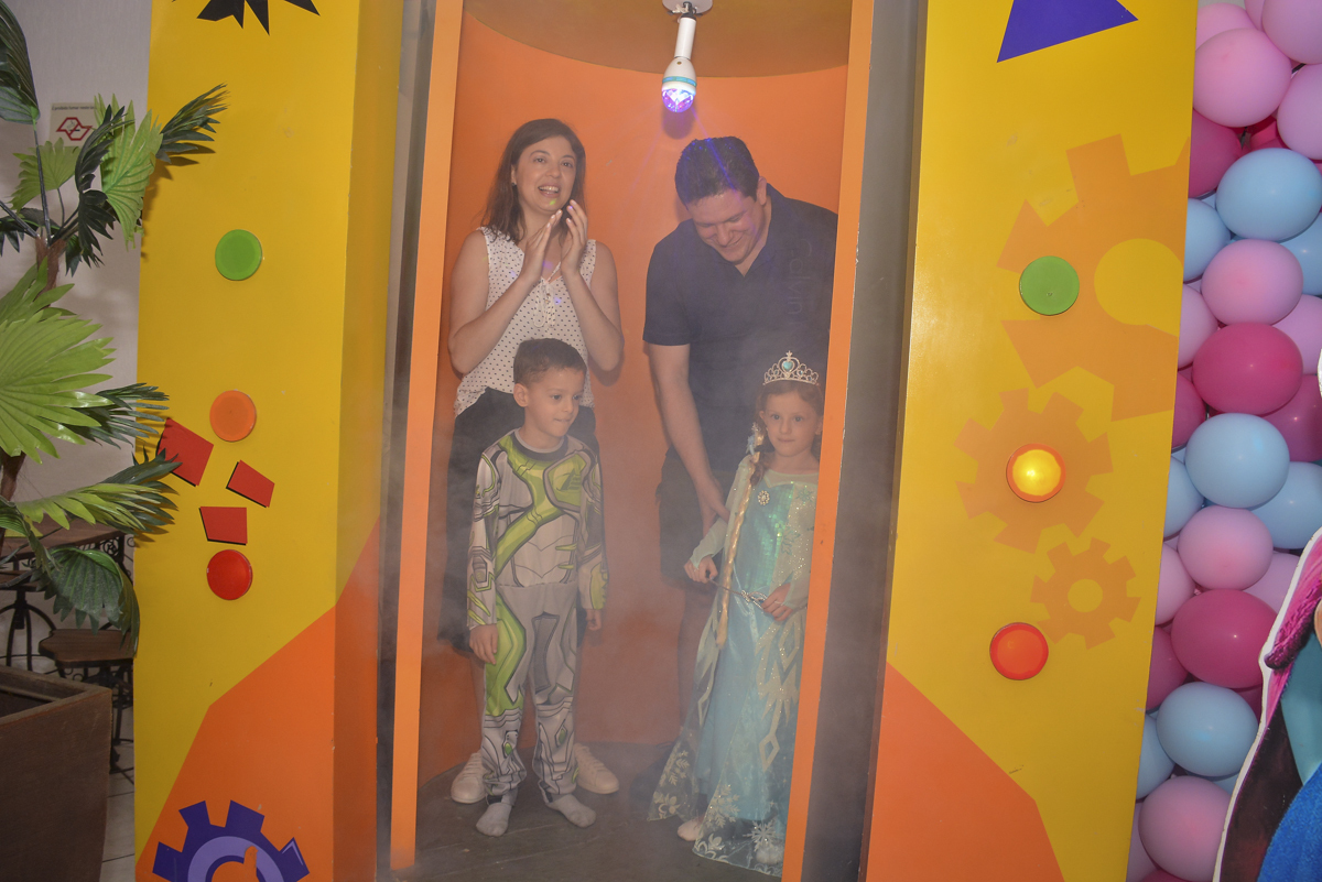 saindo da máquina do parabéns