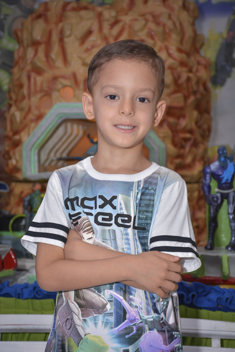 O aniversariante curte sua festa