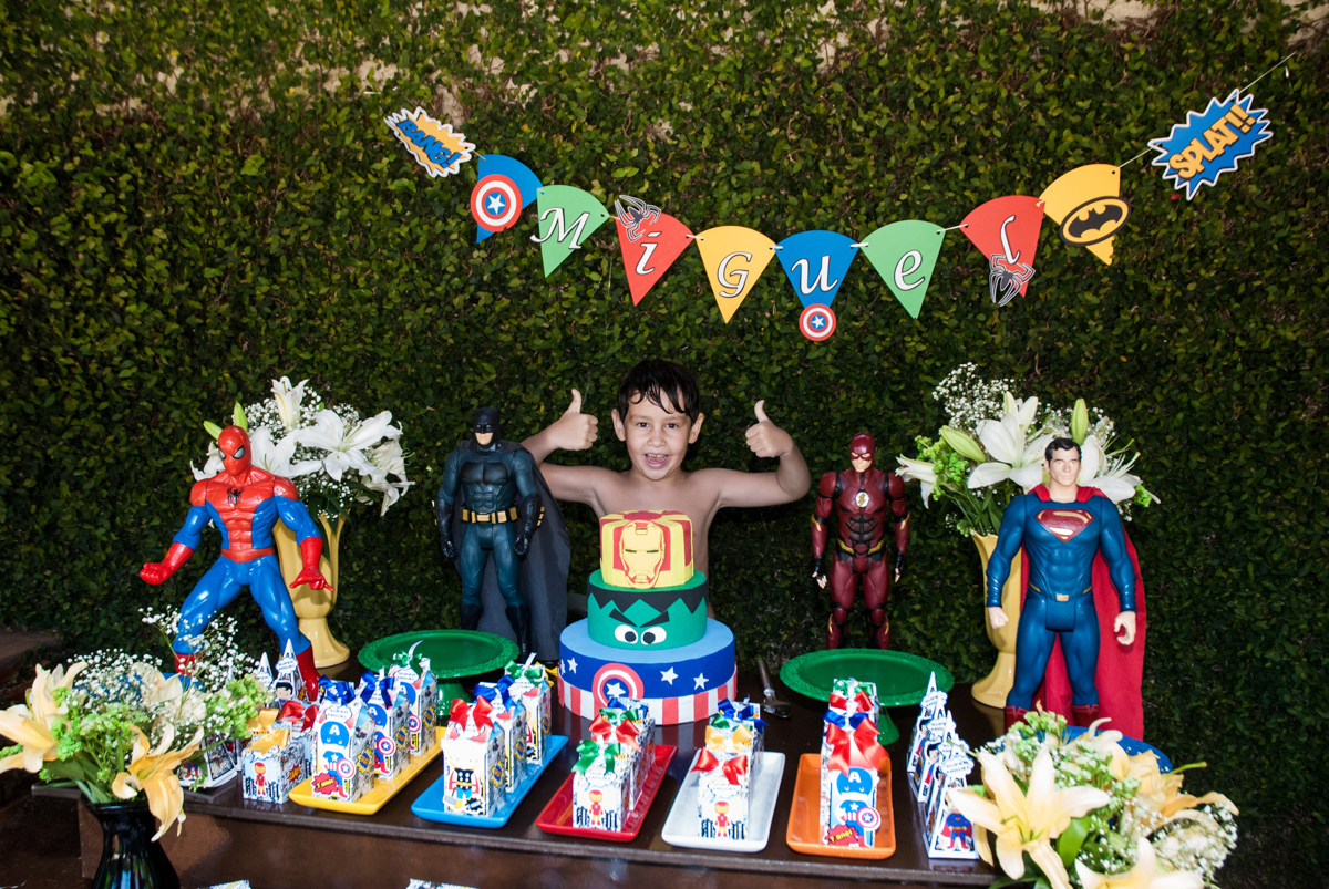 hora de dar uma passada na mesa decorada