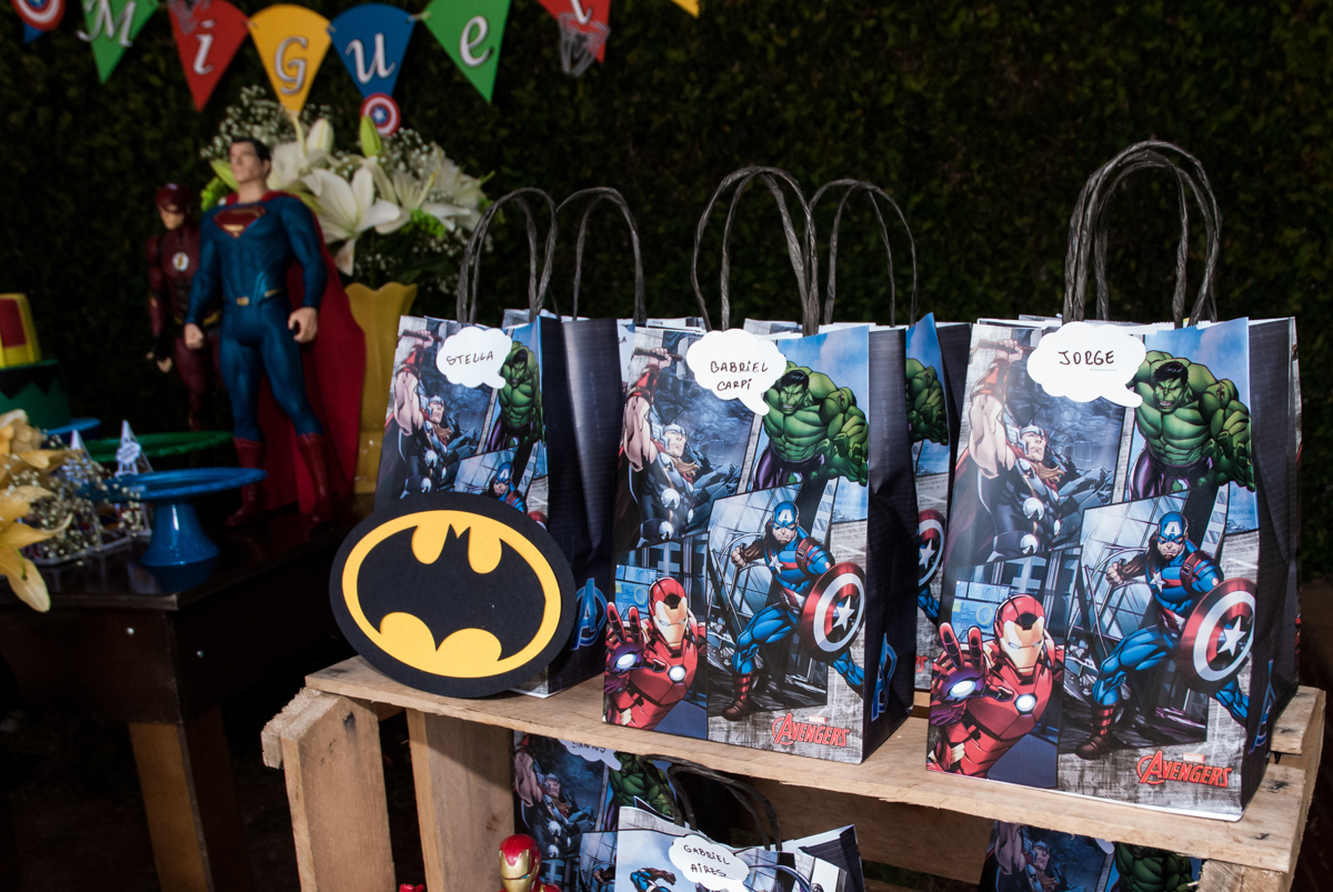 sacolinhas com as lembrancinhas para as crianças