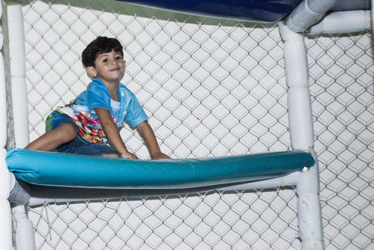 subindo no brinquedão