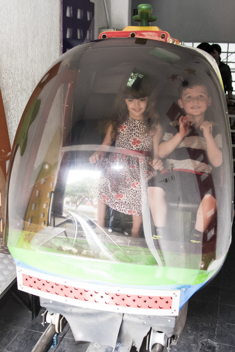 passeando no helicóptero