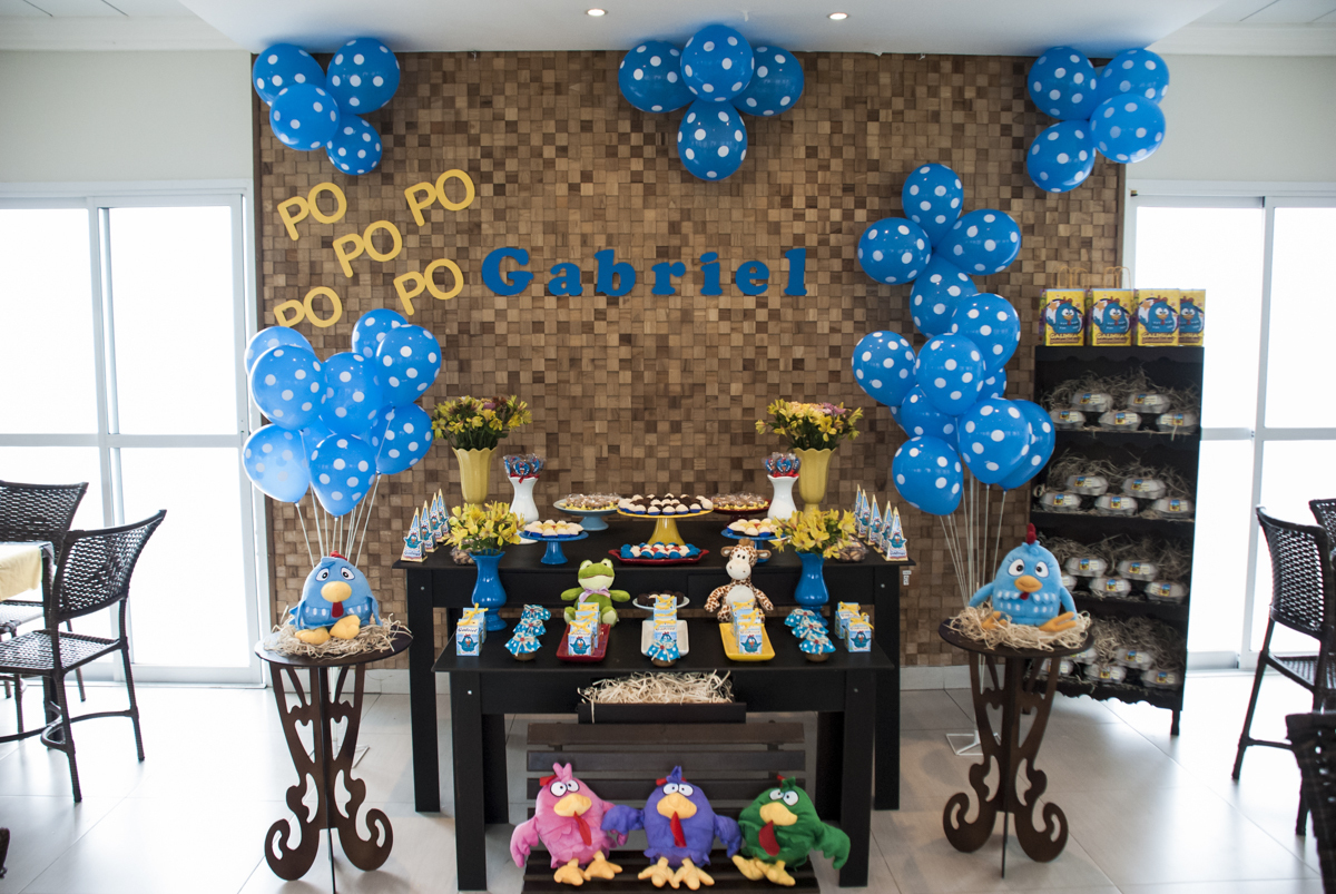 Aniversário de Gabriel 2 anos, festa realizada no condomínio, osasco,são paulo, tema da festa galinha pintadinha