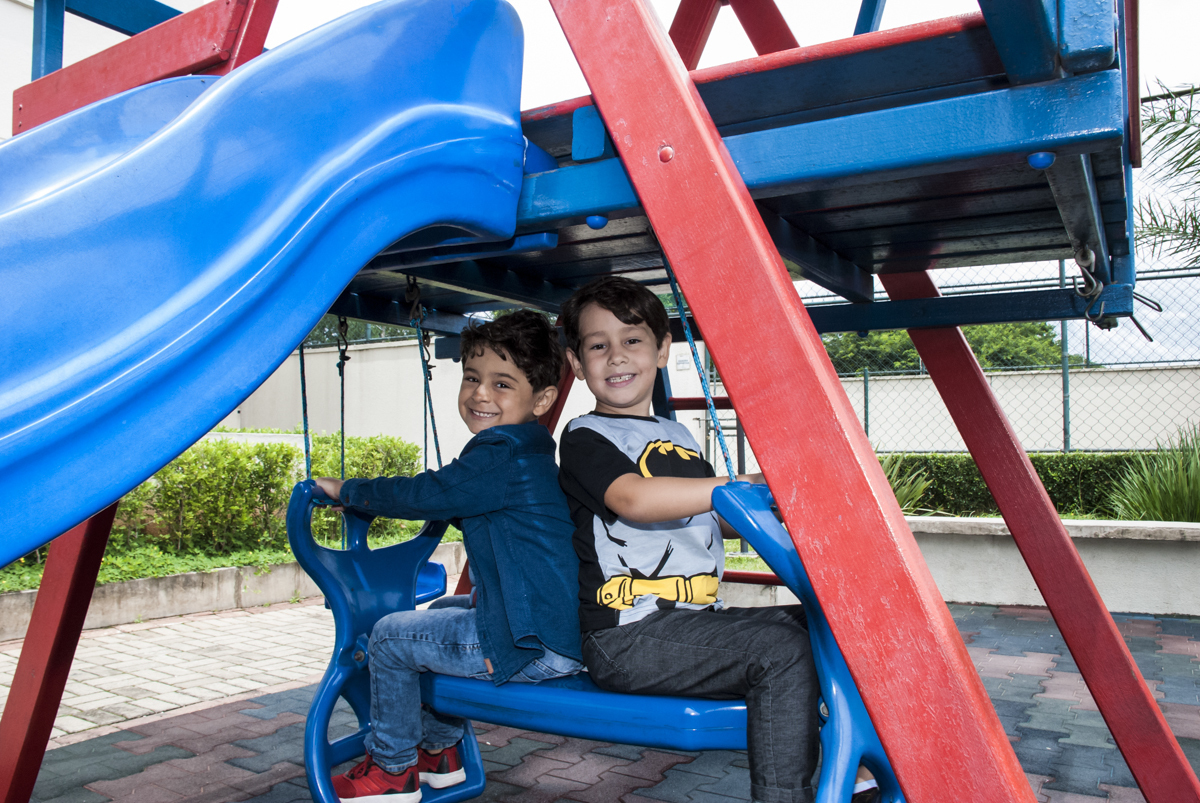 brincadeiras no play ground