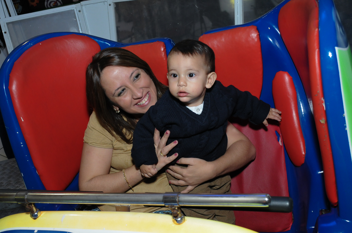 mamãe e lucas brincando no Buffet Fábrica da Alegria, SP