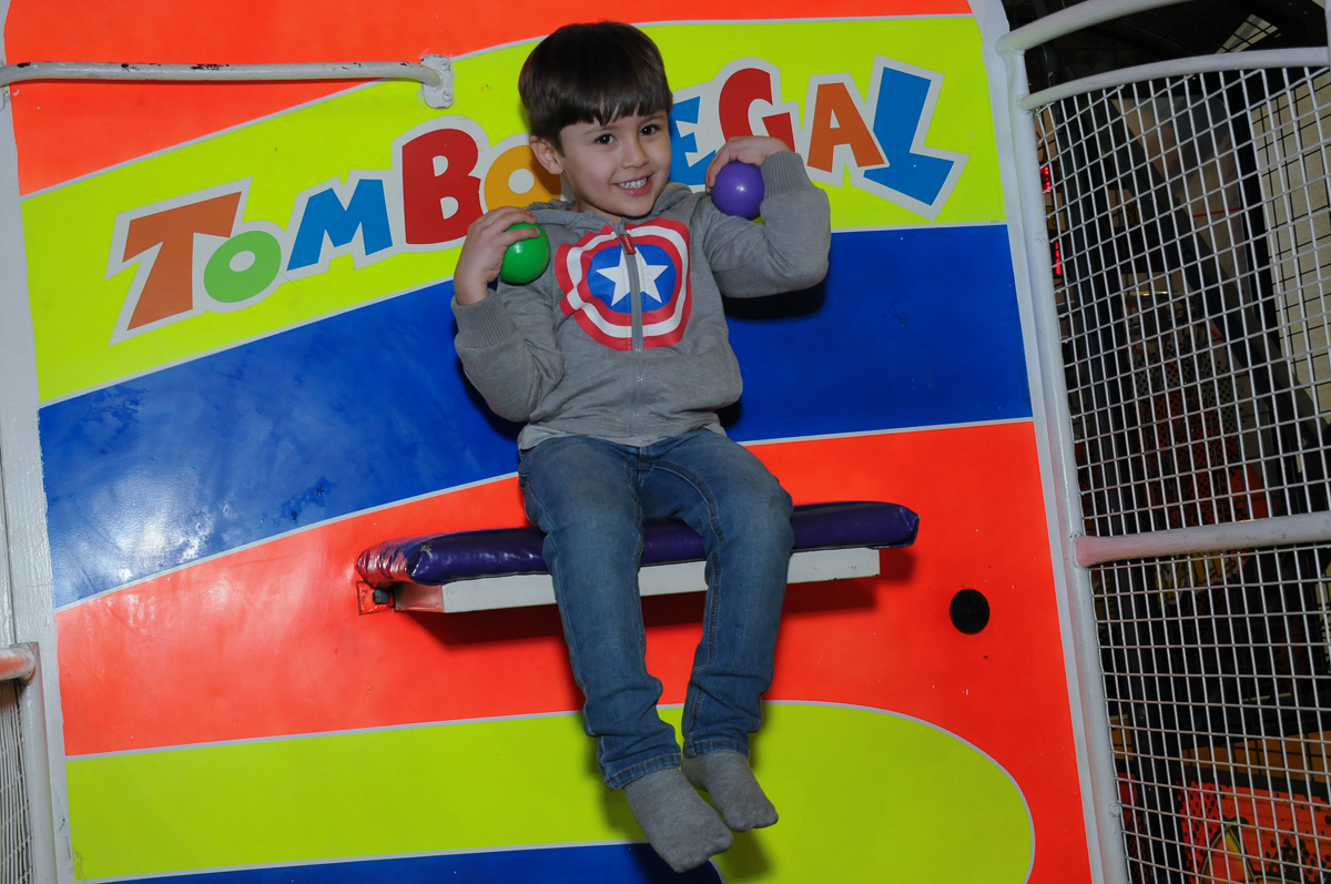 amiguinho no tombo legal no  Buffet Fábrica da Alegria, SP