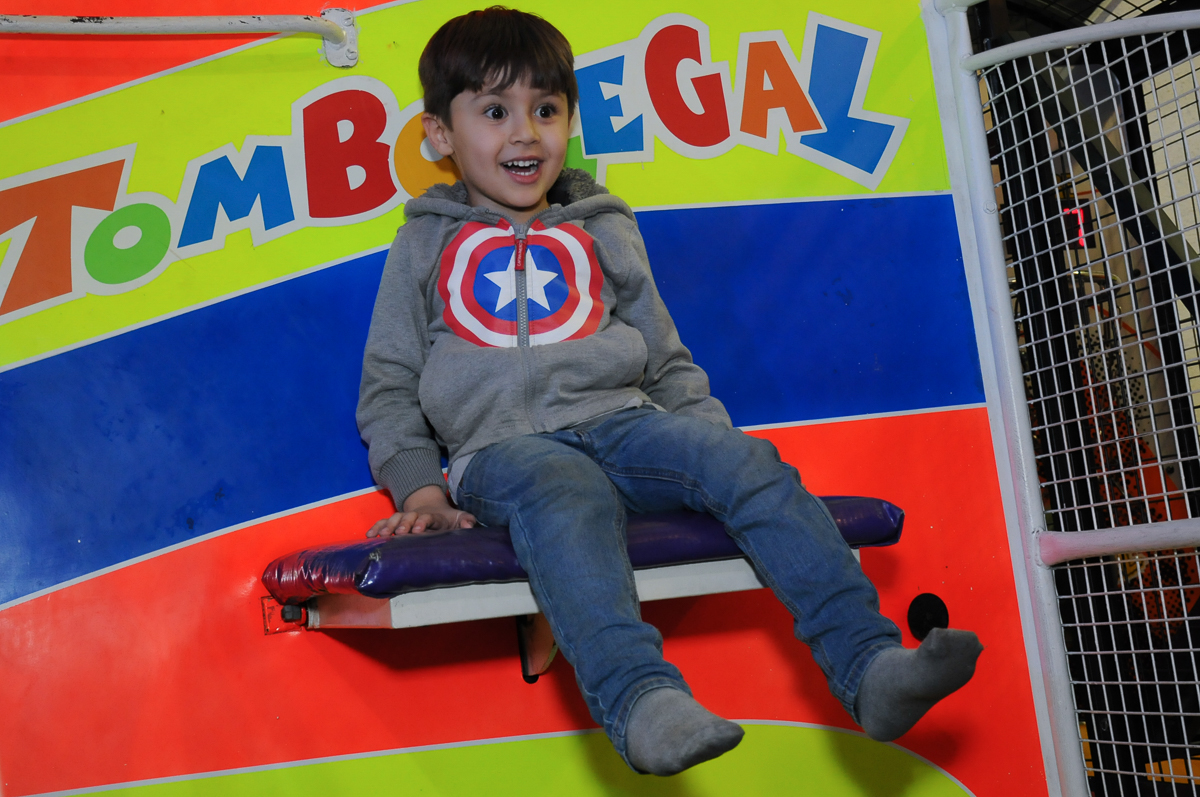 amigo do lucas no tombo legal no Buffet Fábrica da Alegria, SP