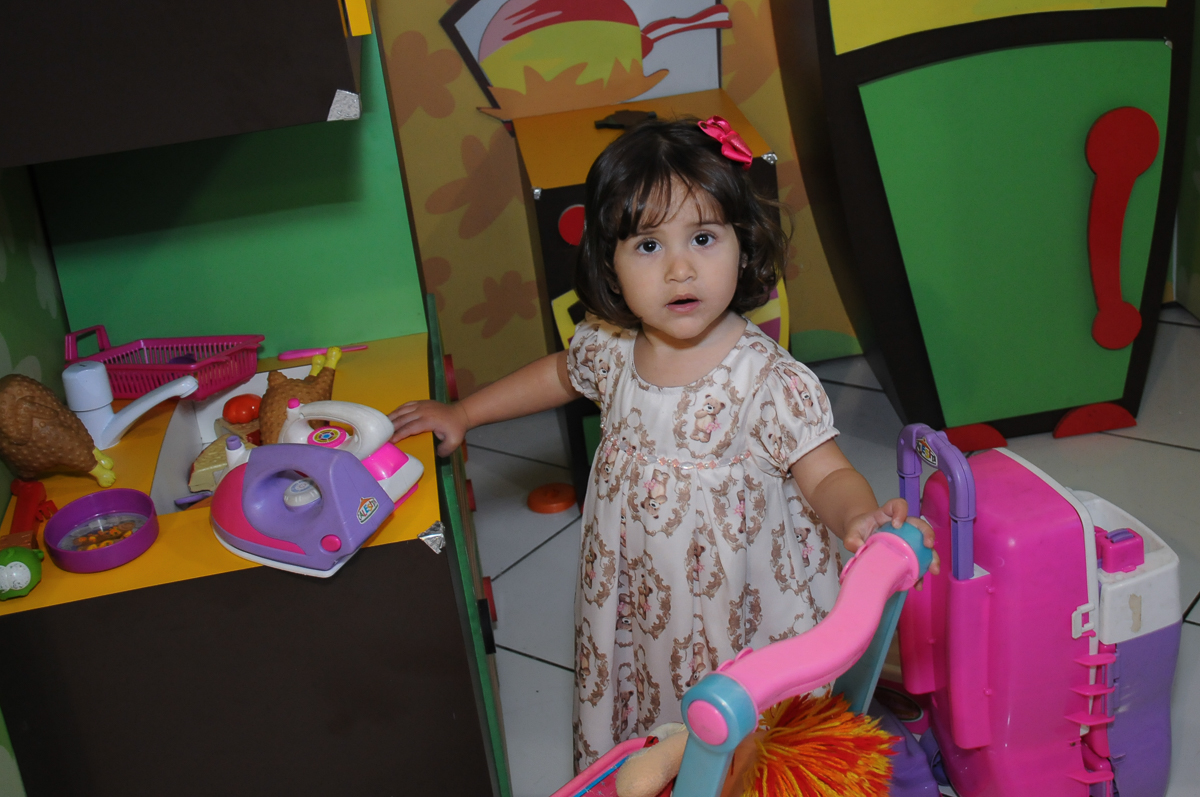 fofura de criança na área baby no Buffet Fábrica da Alegria, SP