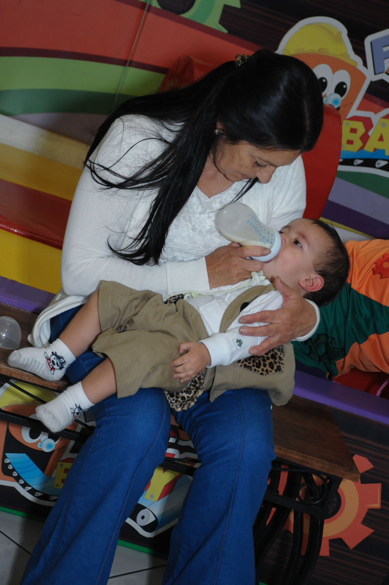 aniversariante dormindo no Buffet Fábrica da Alegria, SP