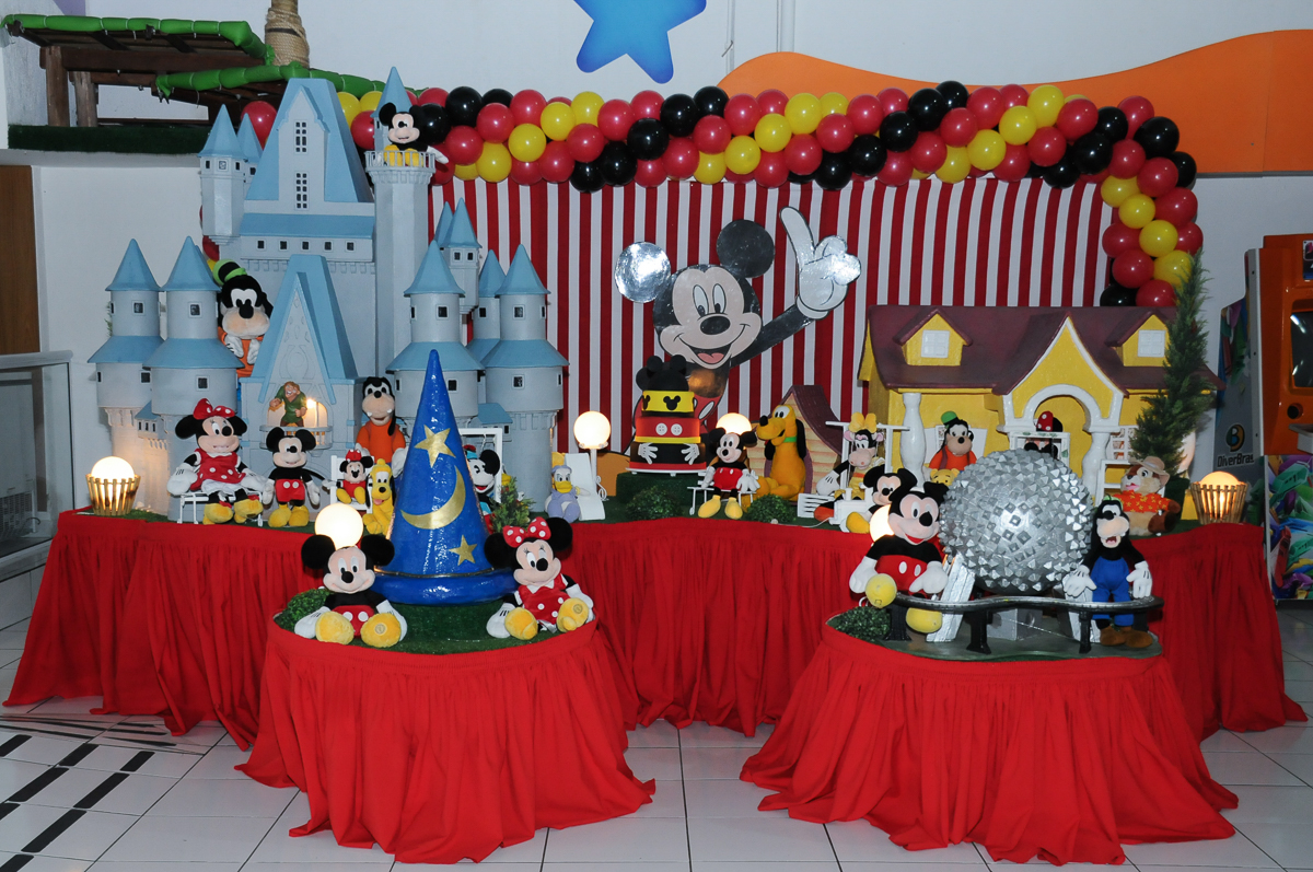 mesa do mickey no fachada do buffet magic joy, saude