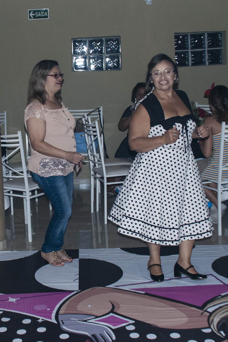 as amigas entram na dança