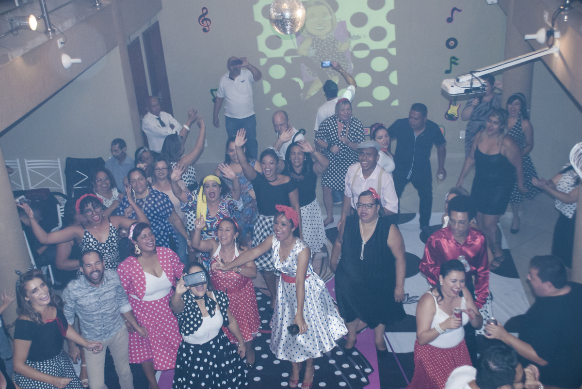 A alegria e contaiante