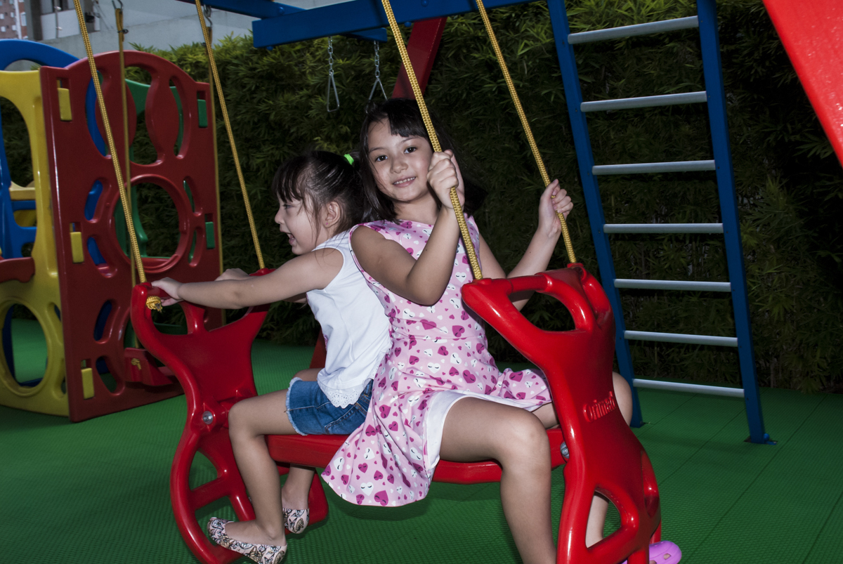 diversão garantida no balanço