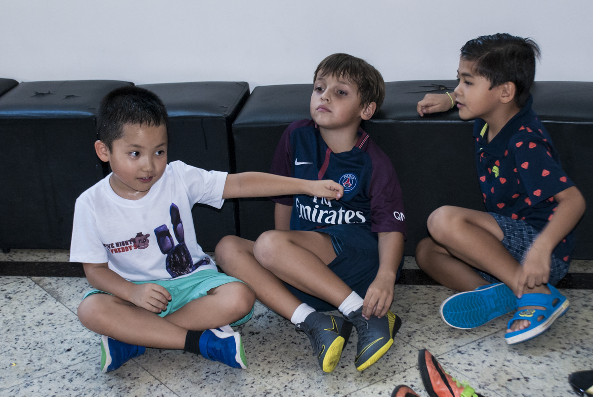 muito bom brincar com os amigos