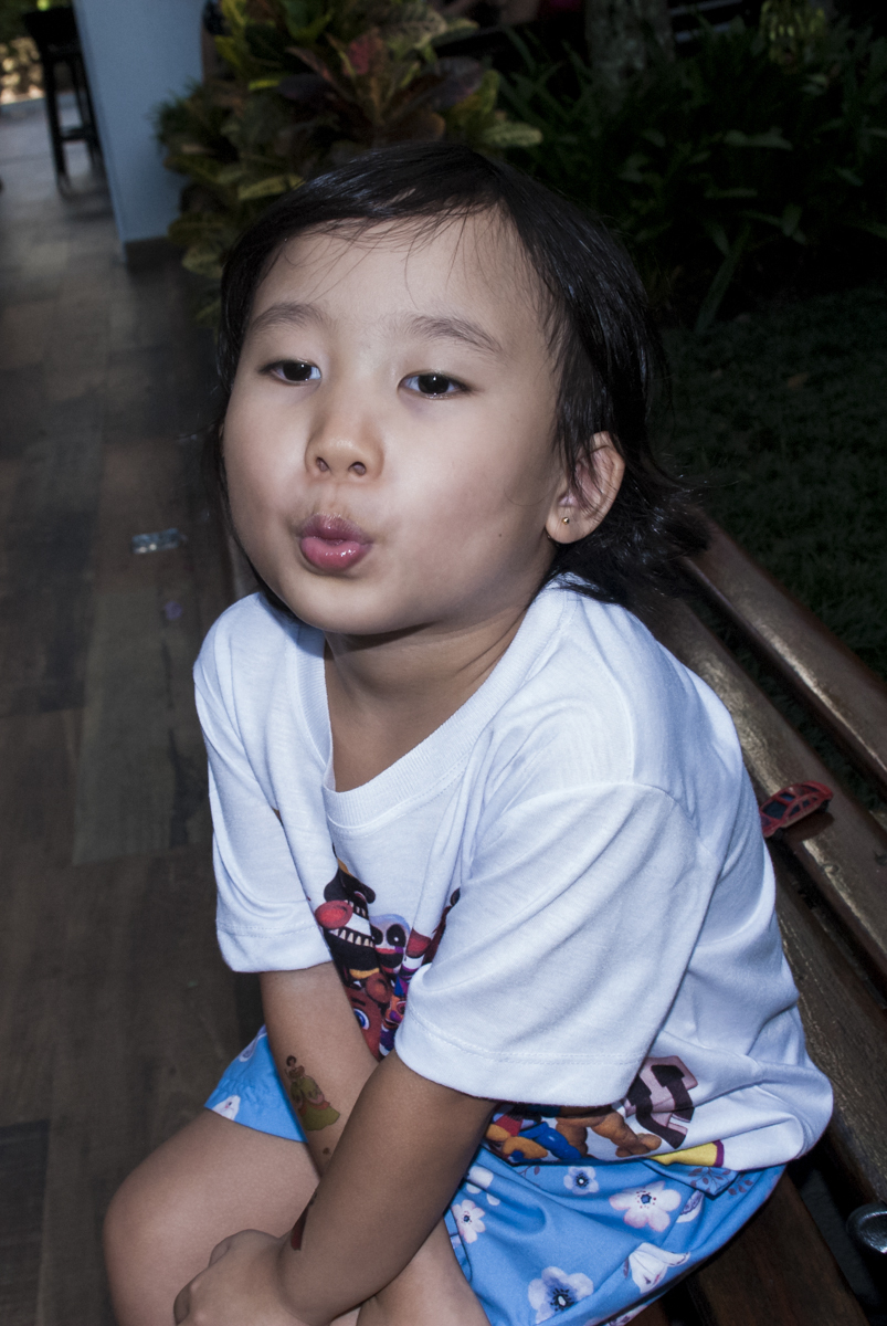 foto fazendo biquinho