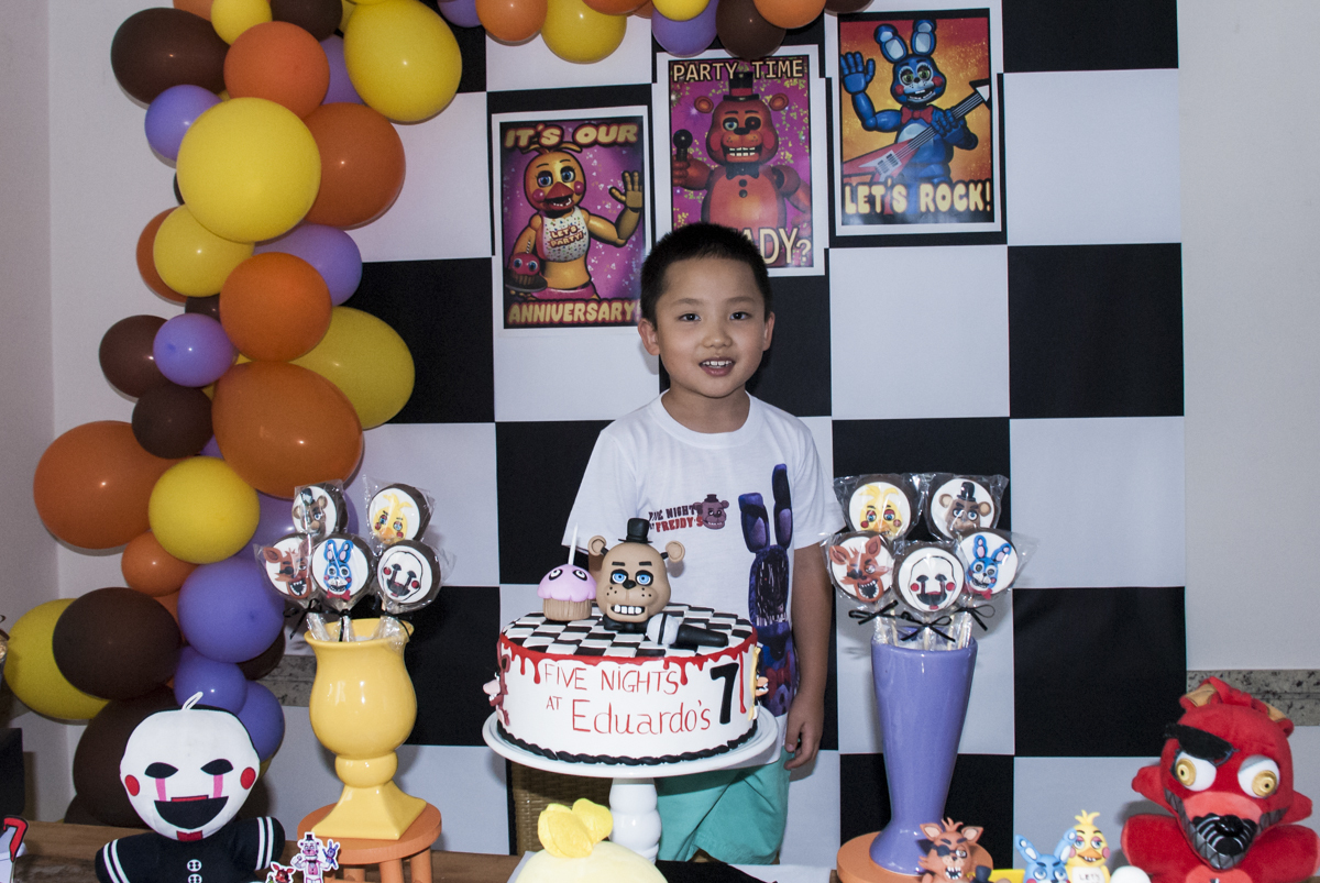 aniversariante feliz em sua festa