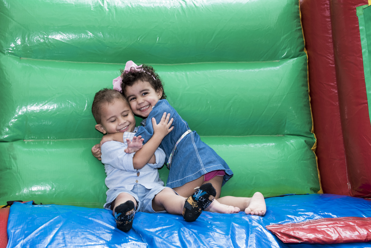 abraço gostoso na amiga