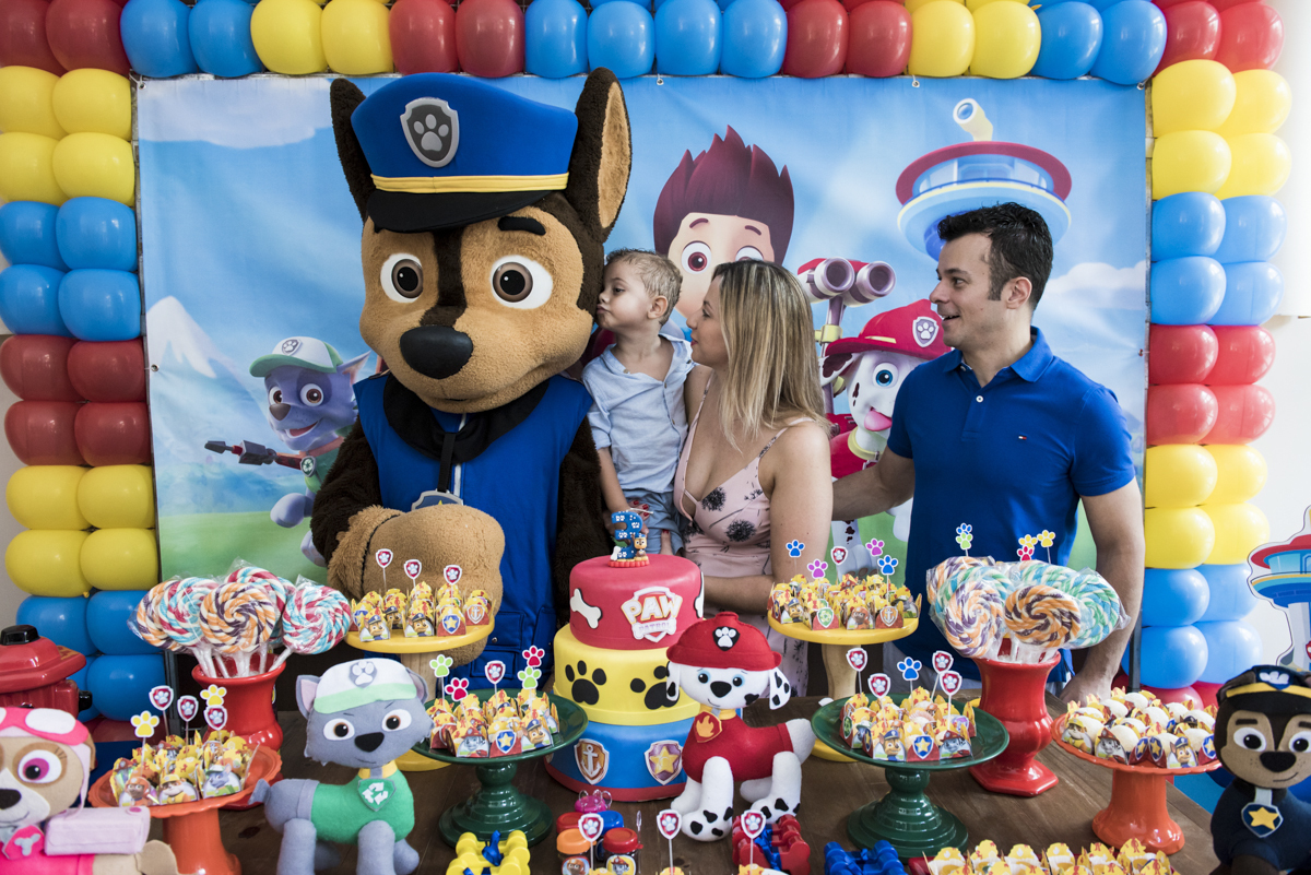 beijo no amigo do tema da festa