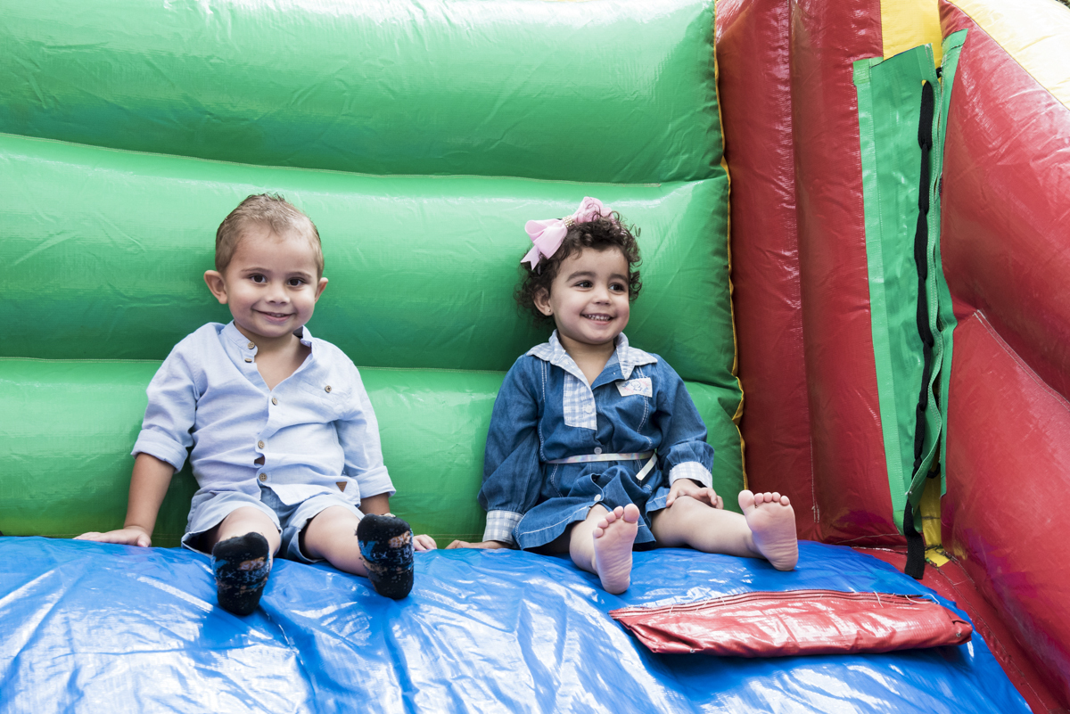 preparando para escorregar no inflável