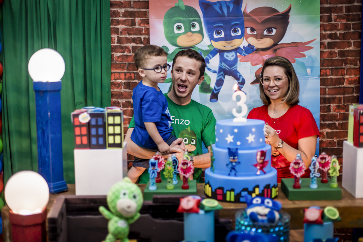 vai começar o parabéns do enzo