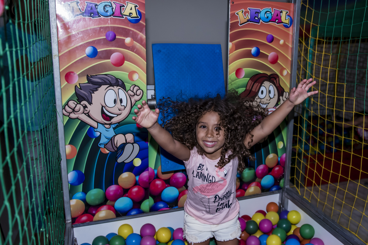 caindo de forma divertida