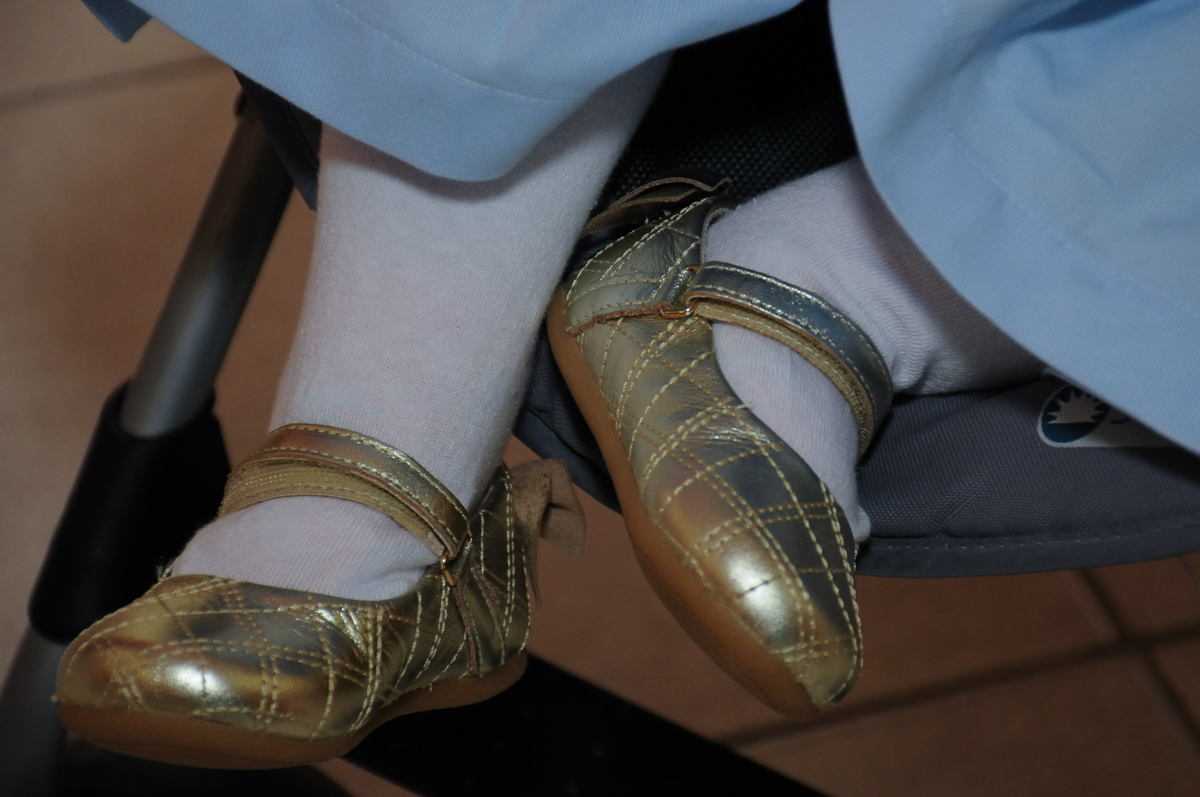 pezinho da ana clara no Buffet Lé com Cré