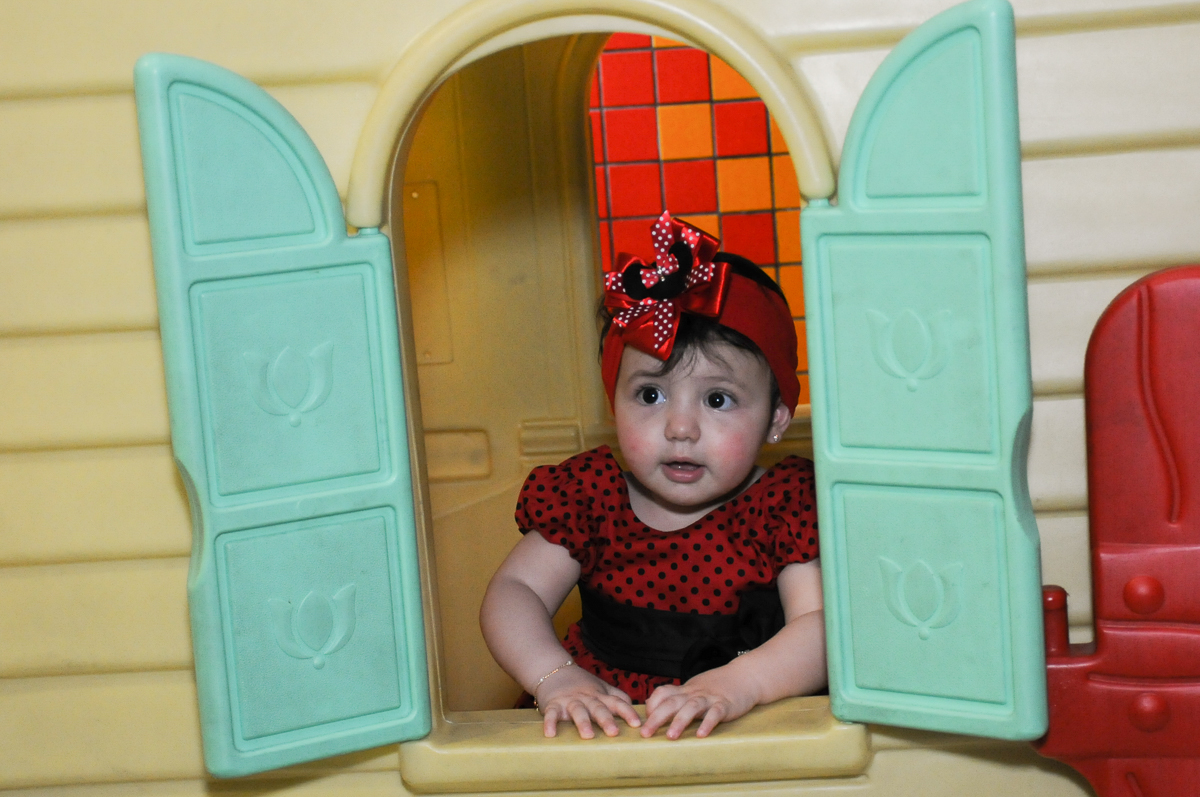 ana clara na casinha no Buffet Lé com Cré