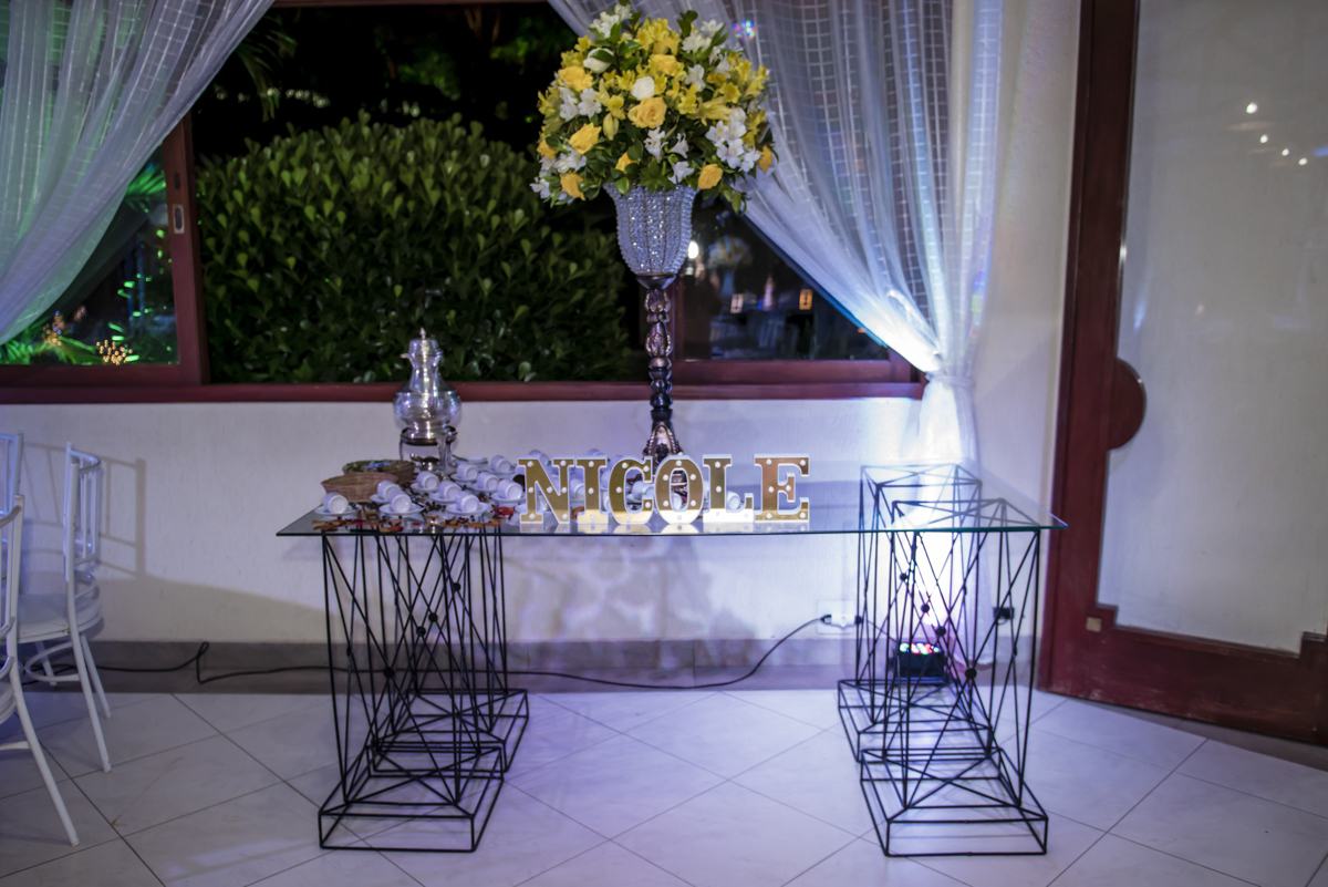 mesa de doces e café