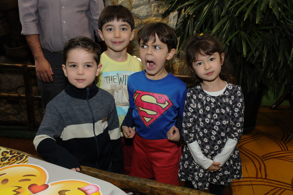 breno e seus amigos no Buffet Saphari - Campo Belo