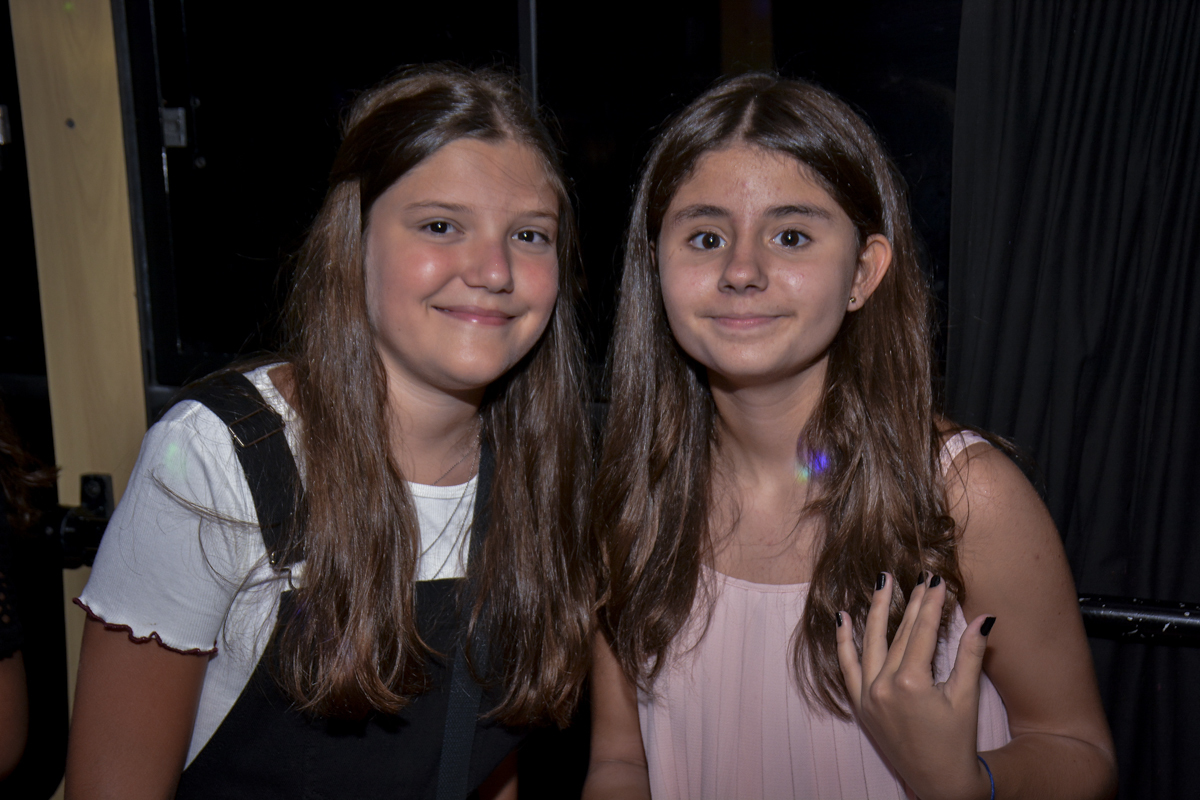 emoção com os amigos reunidos