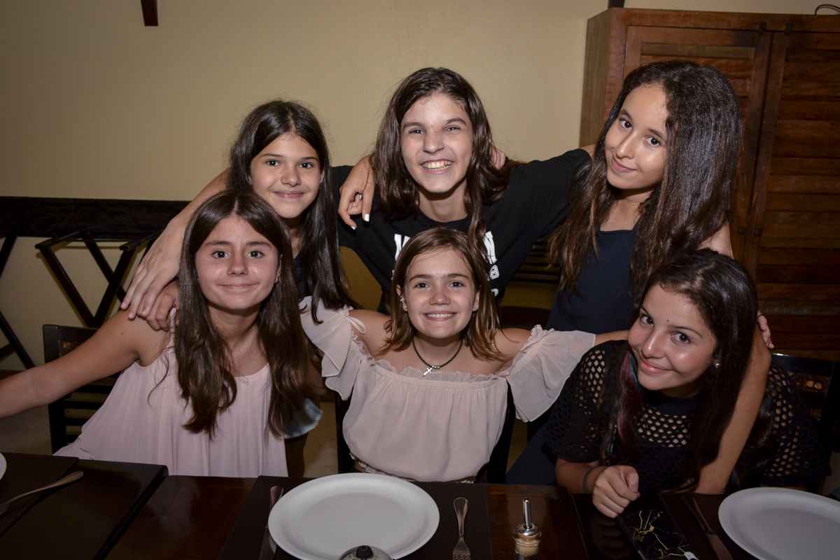 amigos queridos comemoram o aniversário de luana