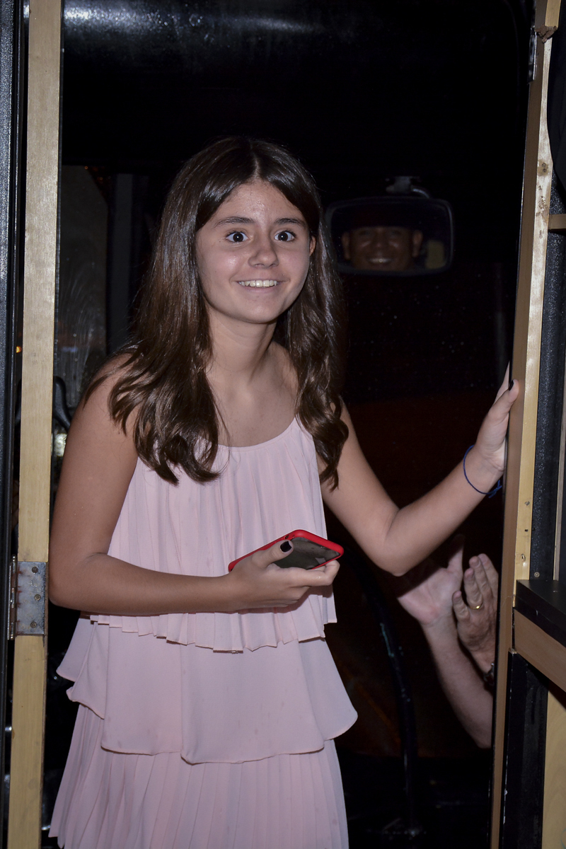 enfim luana chega no ônibus balada