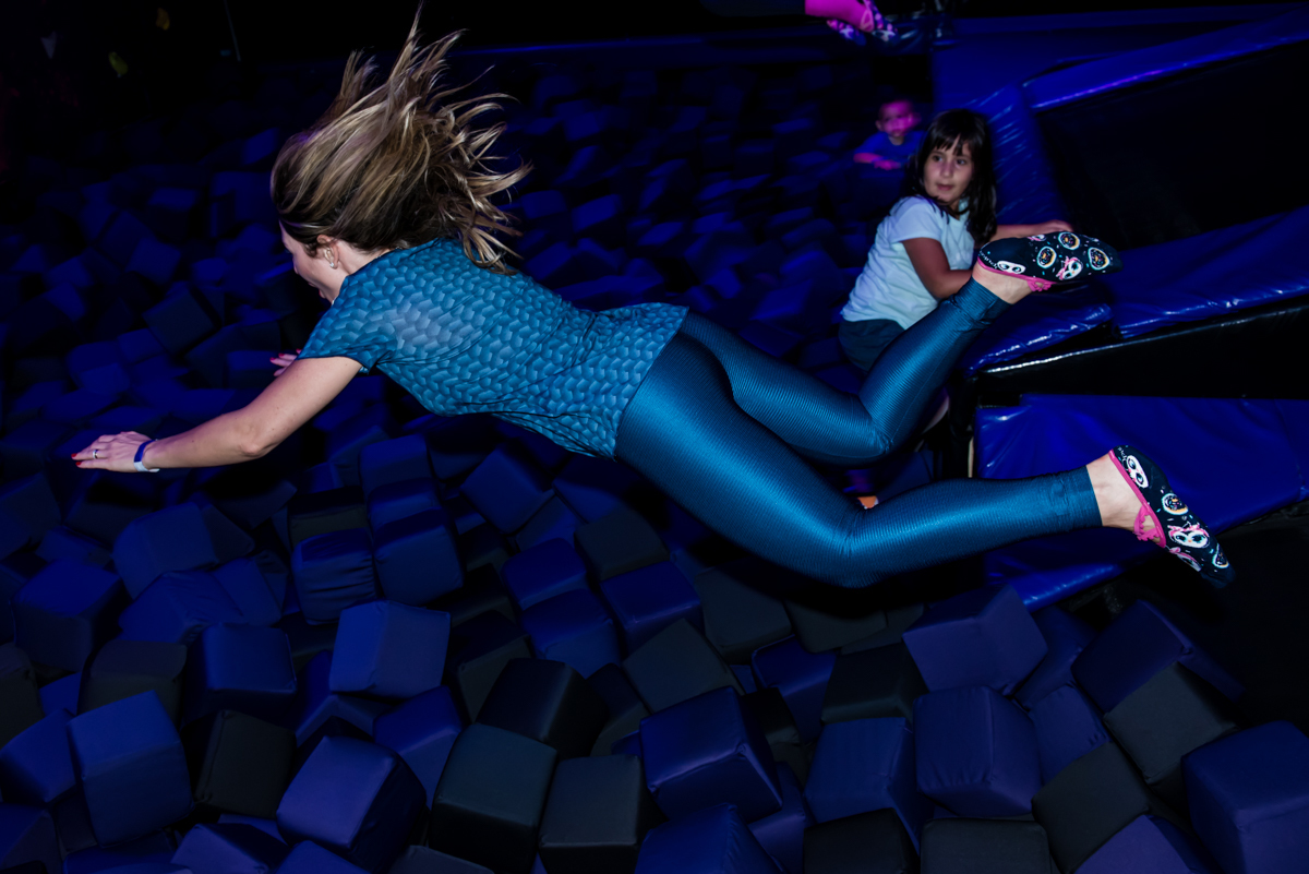 hora da mãe da aniversariante curtir os brinquedos