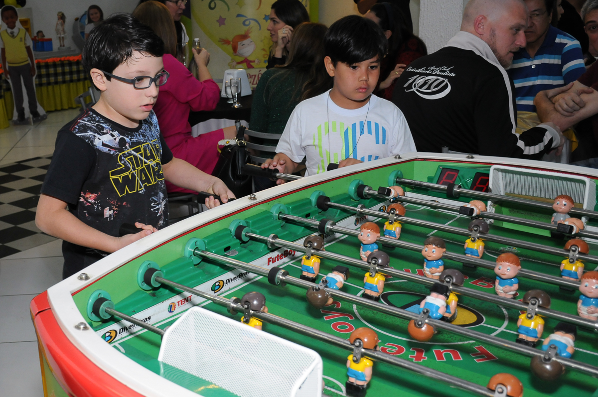 convidado brincando no Buffet Zezé e Lelé