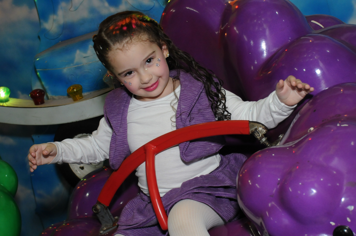 convidada no gira gira no Buffet Zezé e Lelé