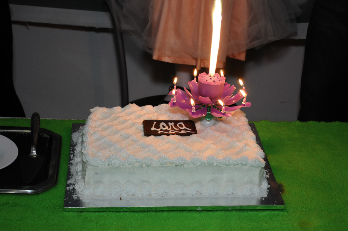 bolo do aniversário da Lara no Buffet Zezé e Lelé