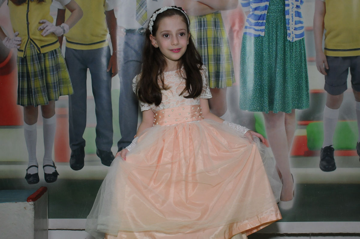 Lara vestida de princesa no Buffet Zezé e Lelé
