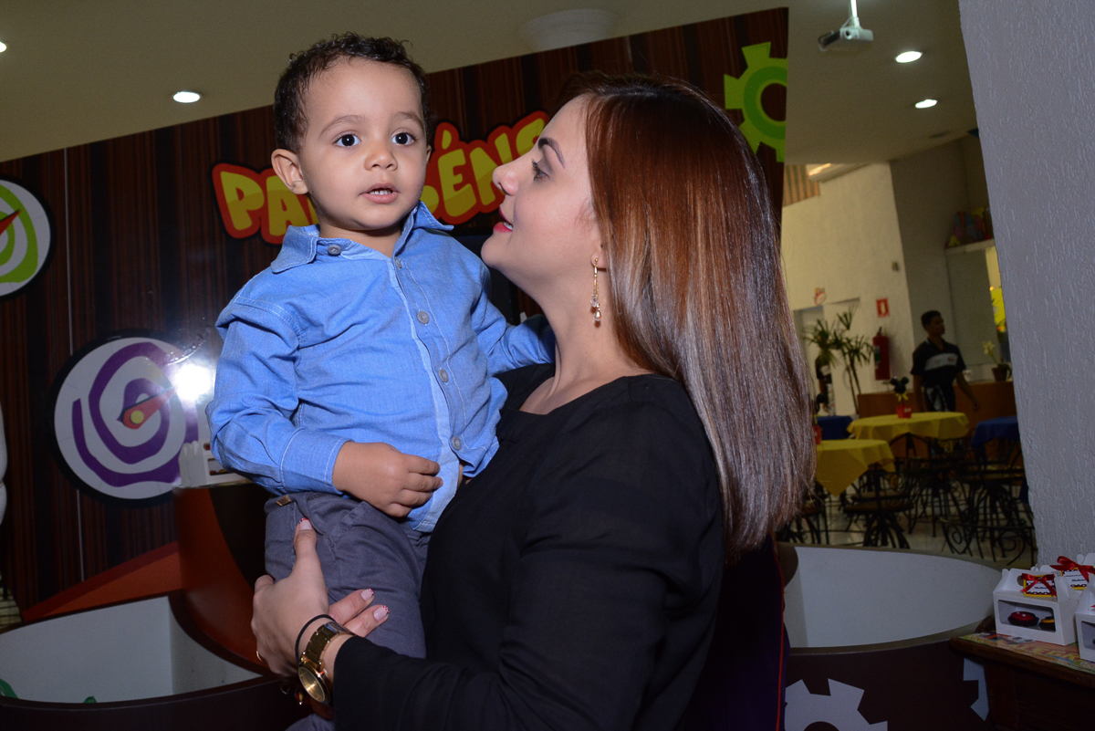 mamãe e Matheus no Buffet Fábrica da Alegria, Morumbi