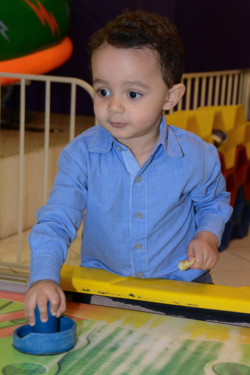 Matheus jogando no Buffet Fábrica da Alegria, Morumbi