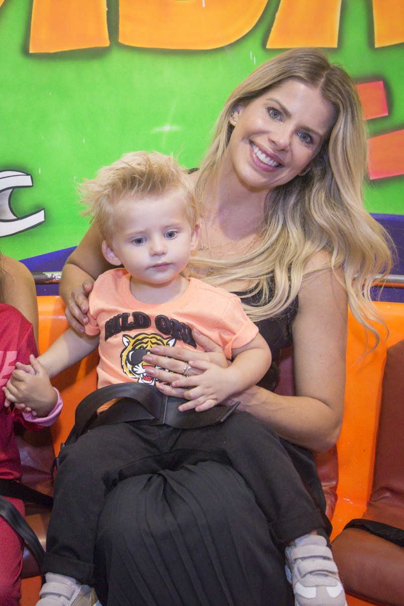 Amiga ilustre vai à festa de Maya