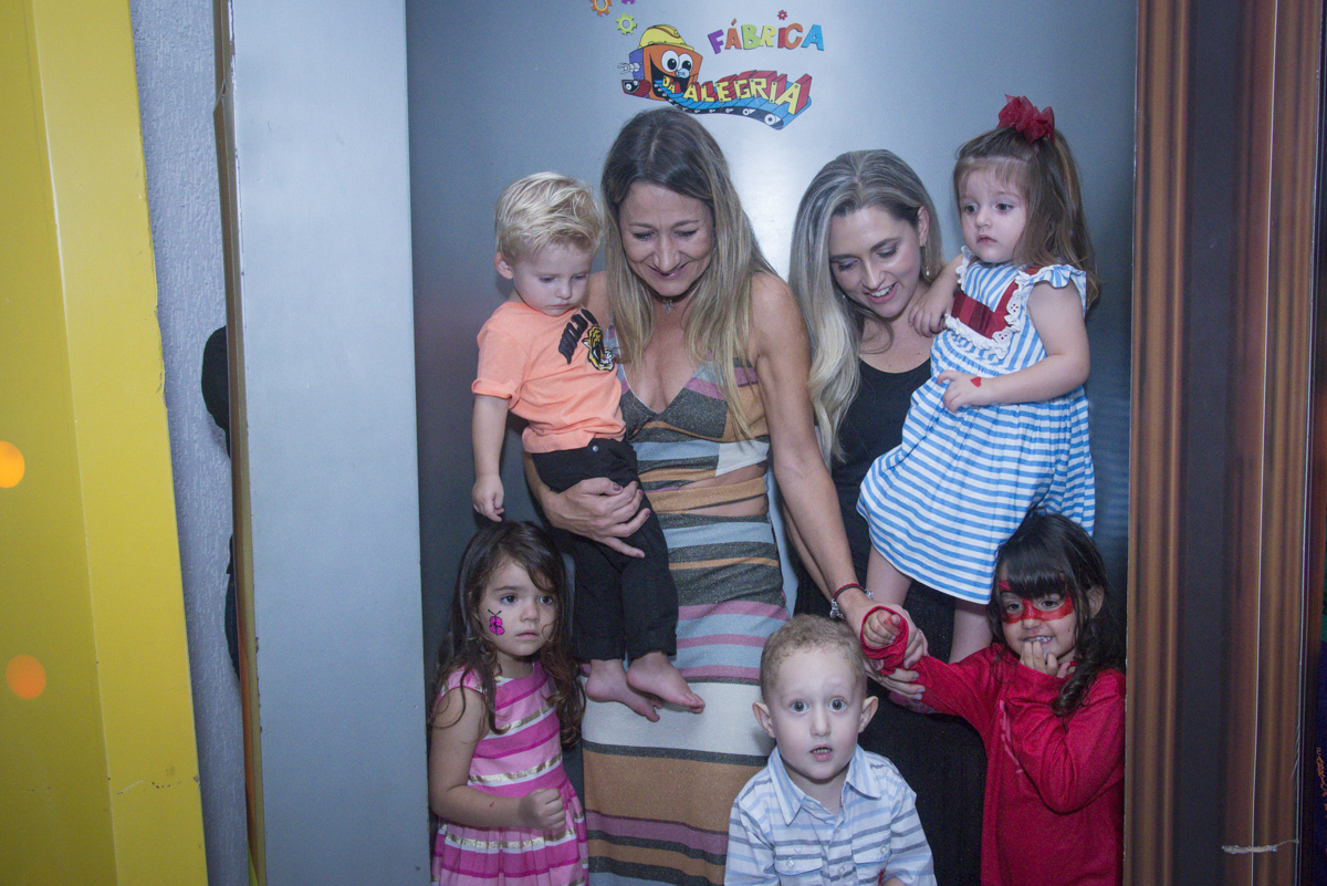 saindo da máquina de parabéns