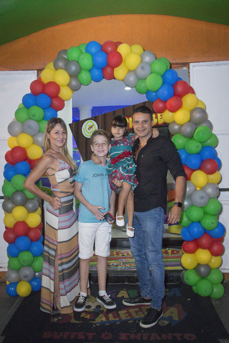 Fotografia feita no arco de bexigas