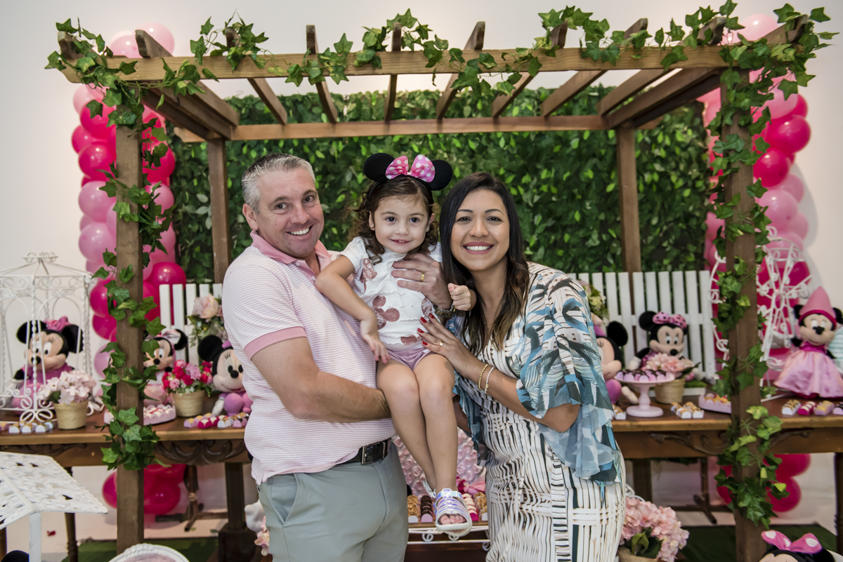 carinho dos pais com a aniversariante