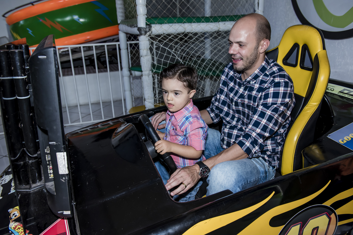 brincando no simulador de corridas