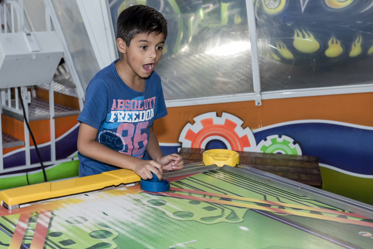 fazendo gol no futebol de mesa
