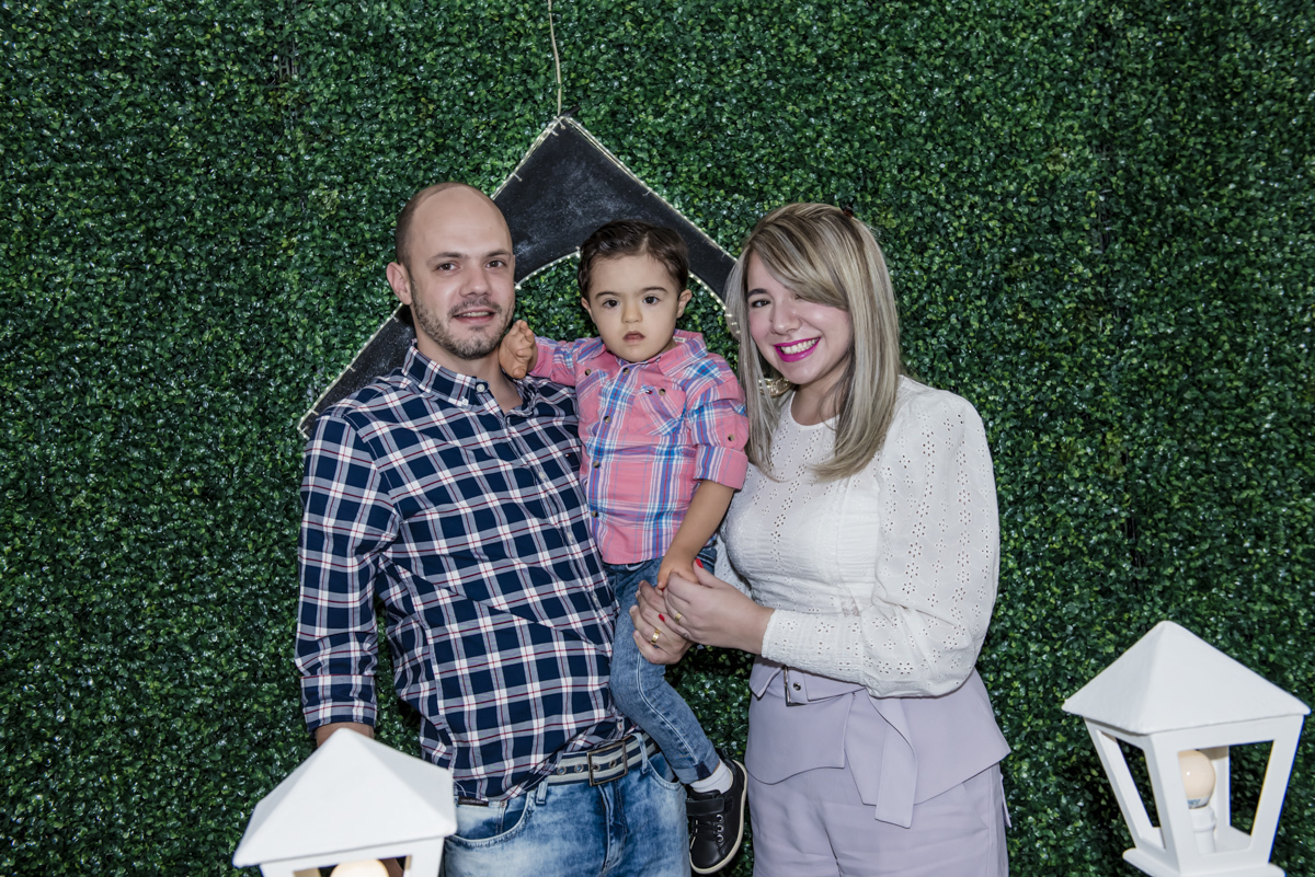 fotografia da família na mesa decorada meu malvado favorito