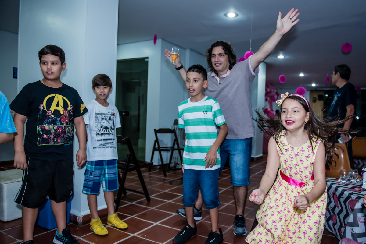 Até o pai se diverte com as crianças