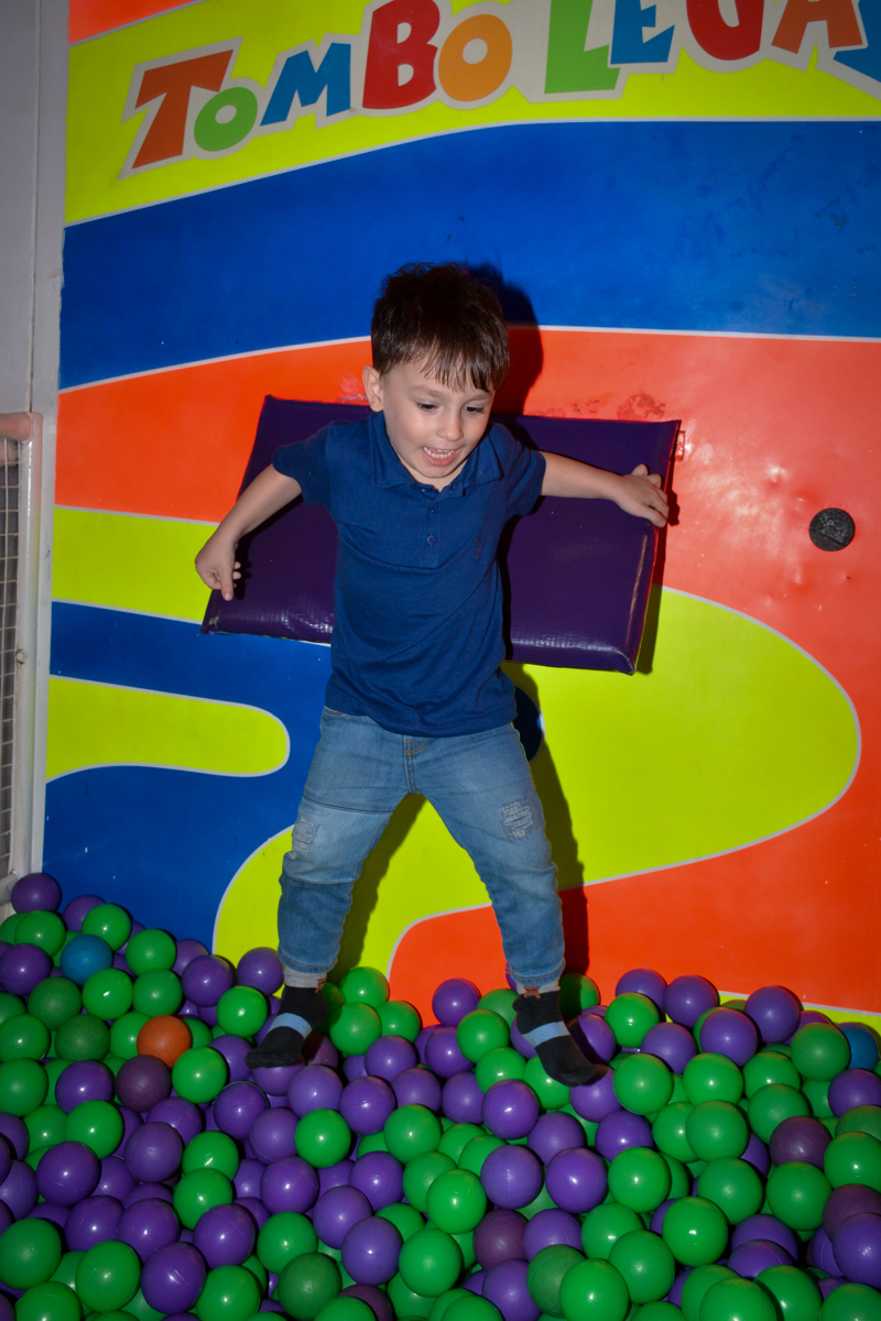 caindo do brinquedo tombo legal