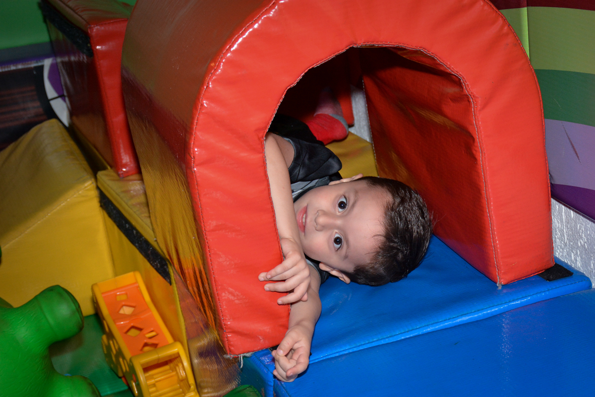 passando no túnel da área baby