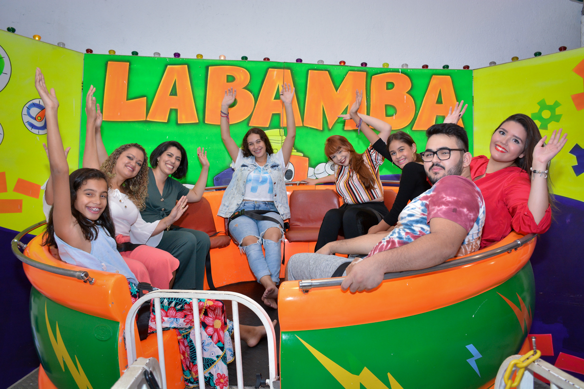 reunião dos adultos no brinquedo labamba